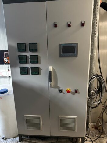 ro-piping-high-tds-container-uae Stainless steel and PVC pipe integration for high TDS removal in UAE